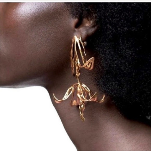 Zara gold flower dangle earrings #643 - Picture 2 of 3